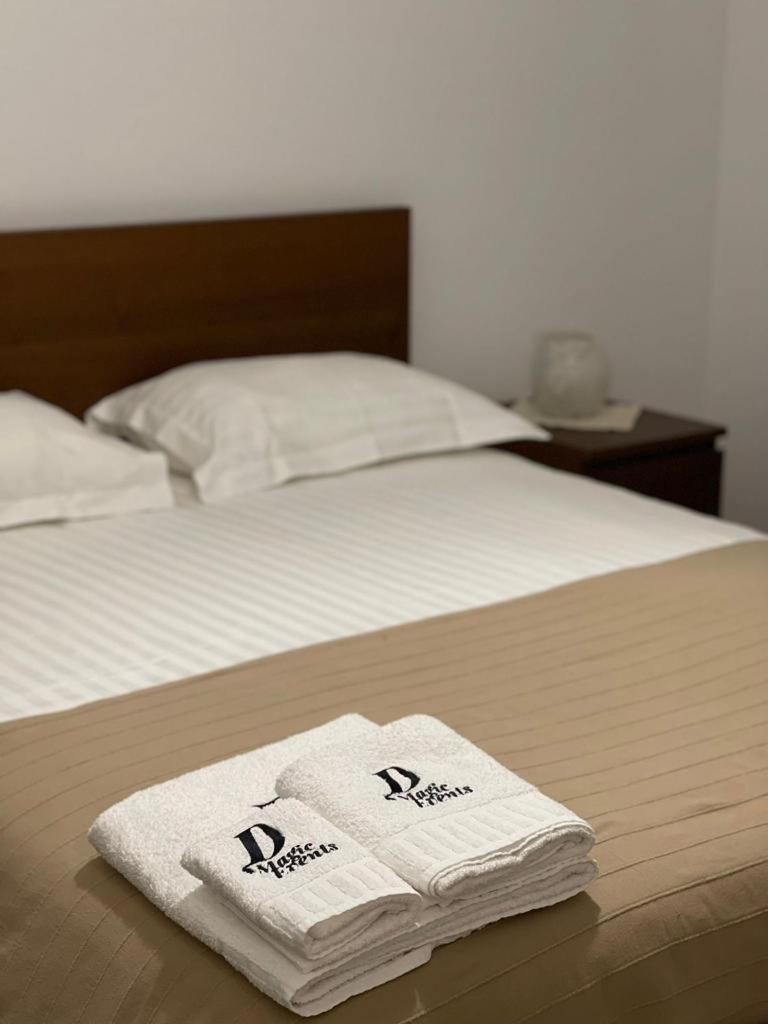 Hotel D' Magic à Brosteni Extérieur photo
